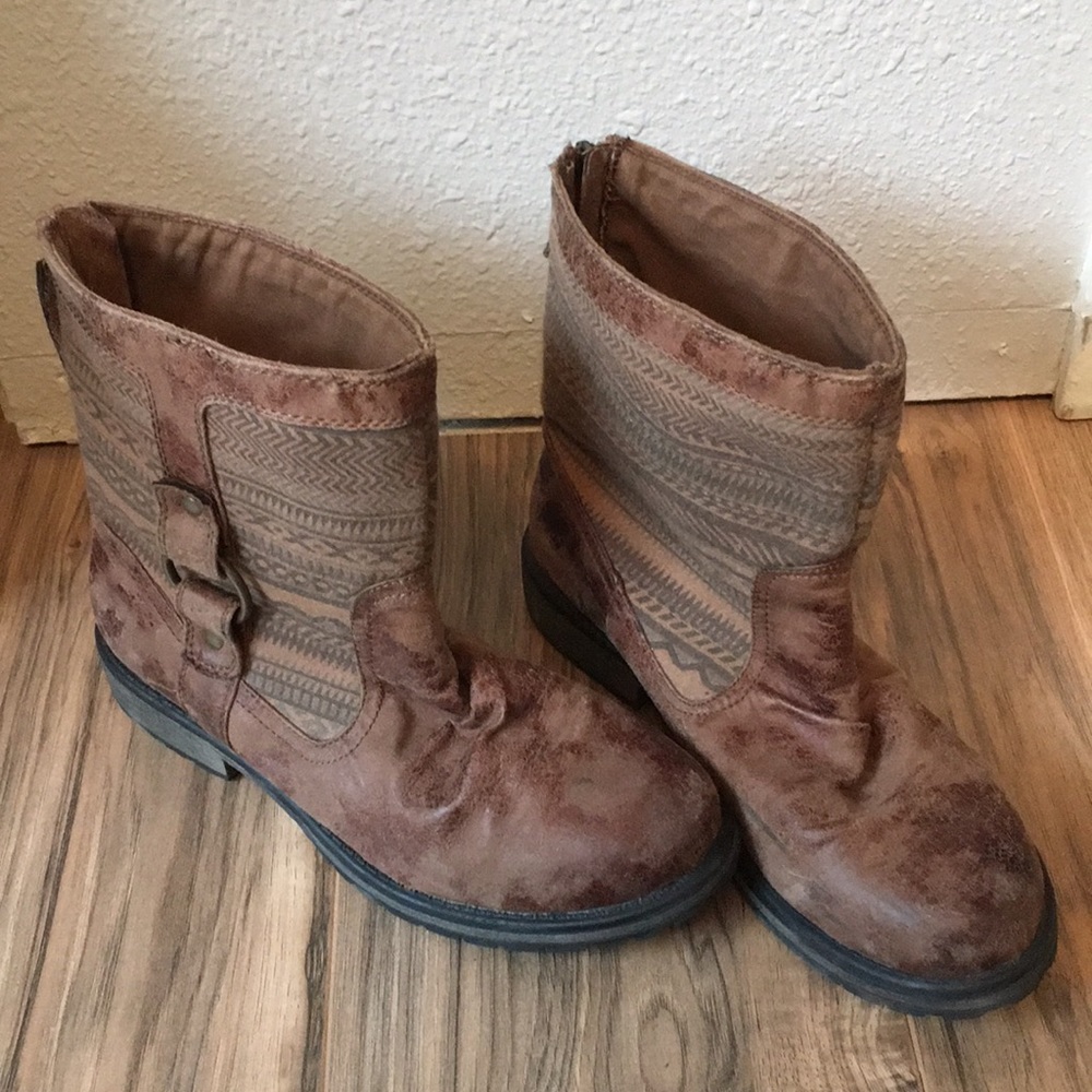 Roxy rustic looking boots